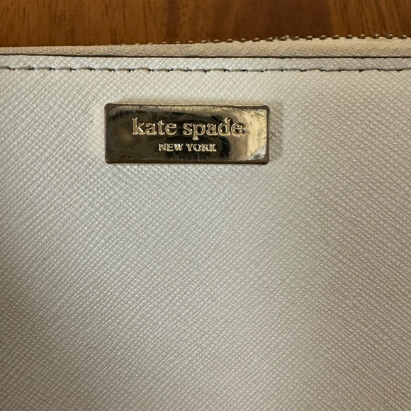 Kate Spade ivory hard leather zip close wallet 7.5x4 - Picture 3 of 10